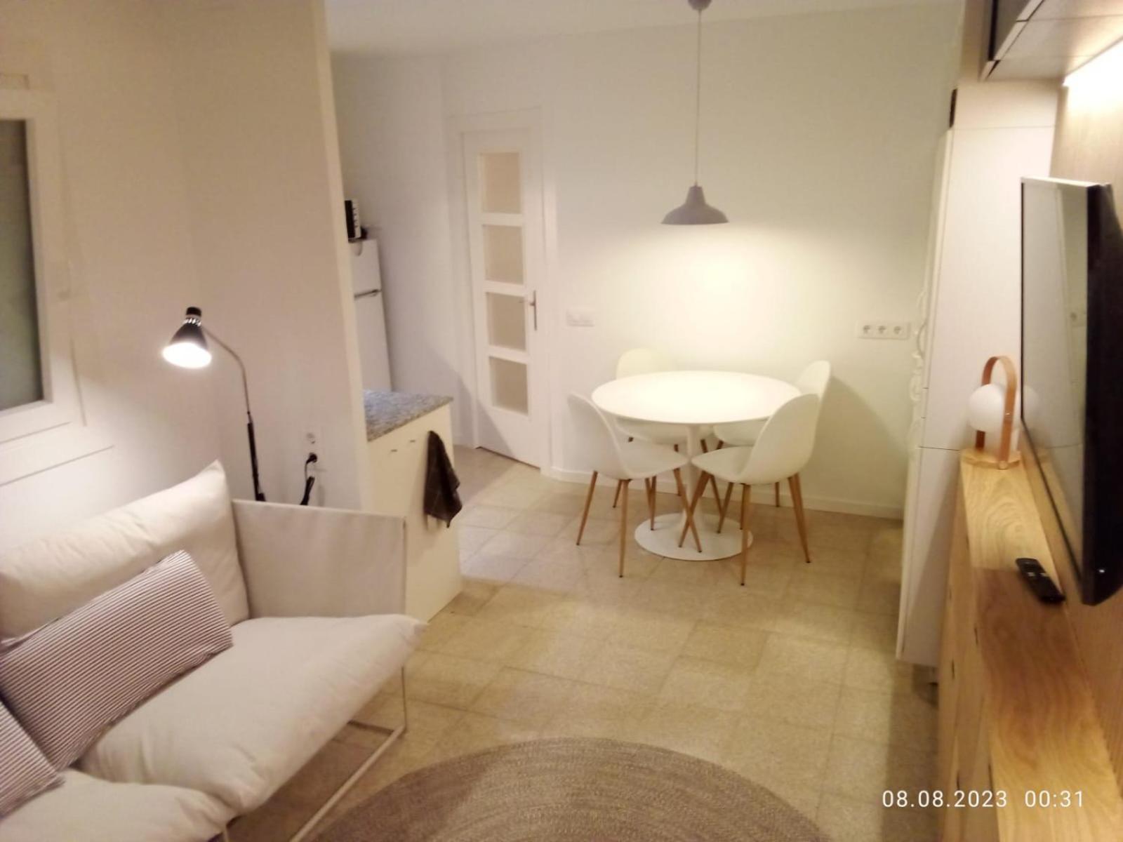 2 Bedroom Large Modern Apartment In Blanes Old Town 50M From The Beach! Extérieur photo