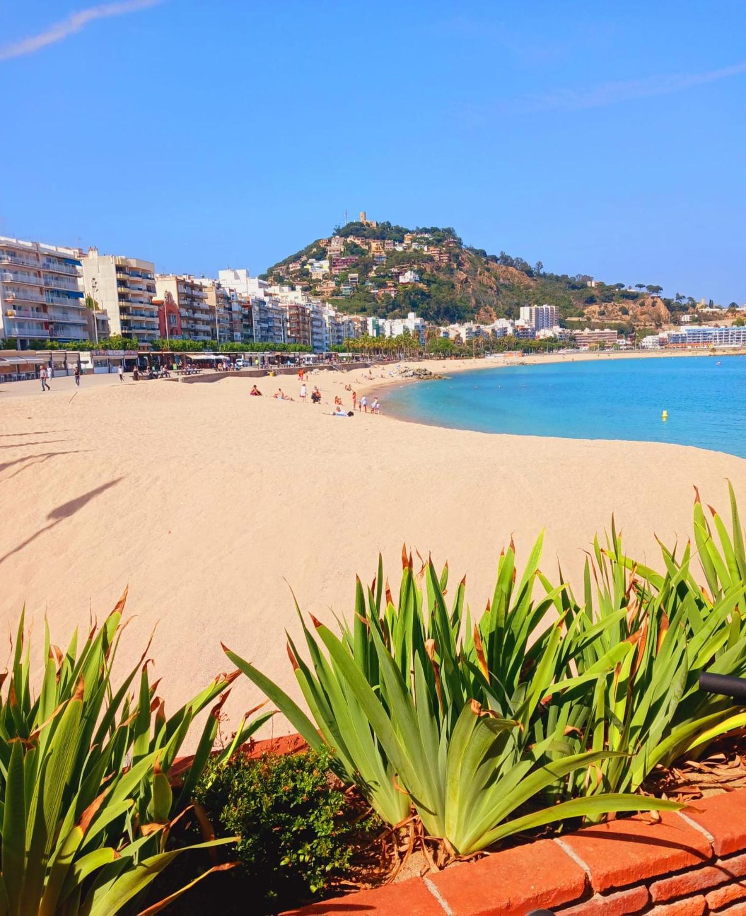 2 Bedroom Large Modern Apartment In Blanes Old Town 50M From The Beach! Extérieur photo